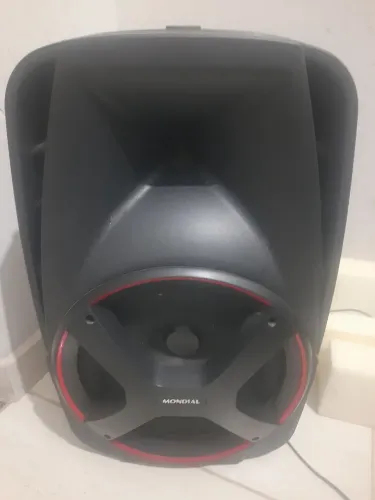 Vendo caixa de som bem potente da mondial, muito boa !!  Som de qualidade.. 