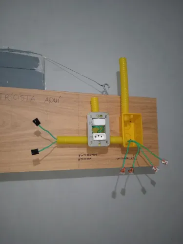 Ventilador de teto, chuveiro elétrico 