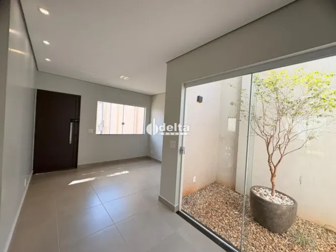 Casa em condomínio com 3 quartos sendo 1 suíte disponível para locação e venda no bairro J