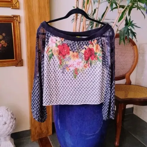 Blusa Estampada com Renda nas Mangas da Farm