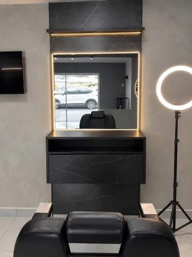 Vende-se bancada para barbearia com espelho
