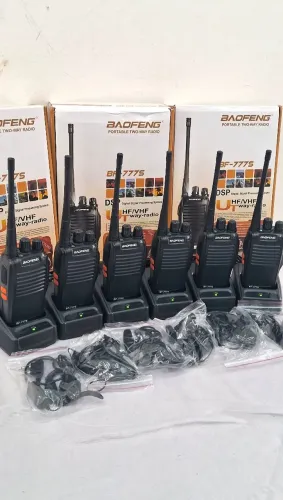 6 rádios Walkie Talkie baofeng novos na caixa