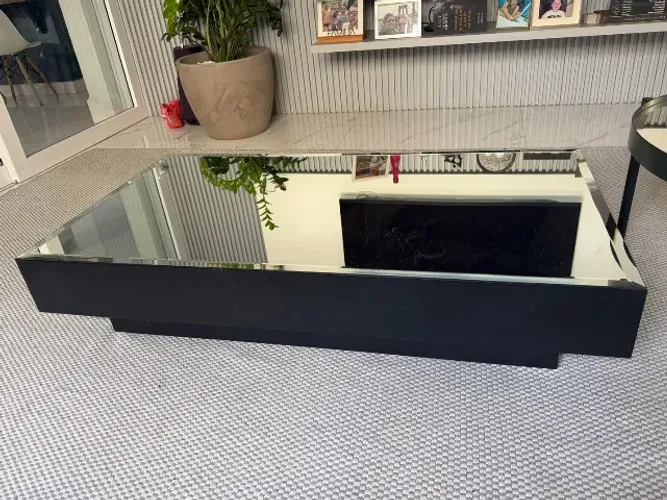 Mesa de centro com espelho