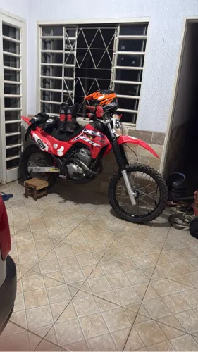 Vendo tornado de trilha