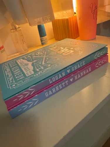 Livros O erro e O acordo de Elle Kennedy