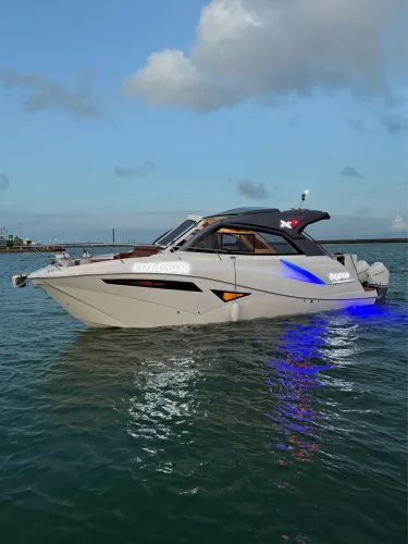 LANCHA NX 370 - MOTORES DE POLPA COM JOYSTICK 