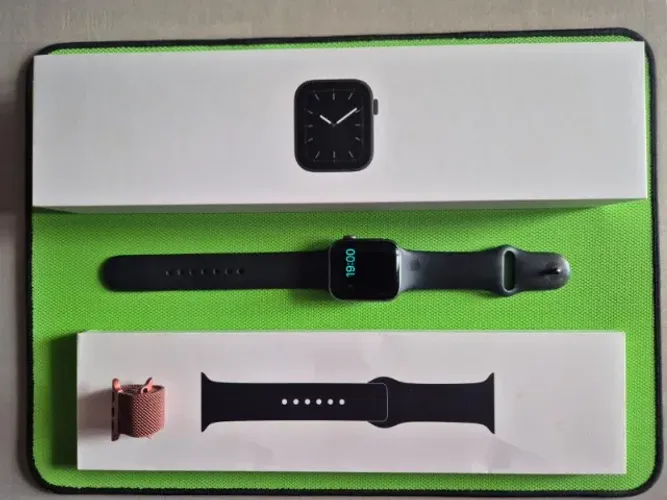 Apple Watch Series 5 40mm Black MWV82LL/A