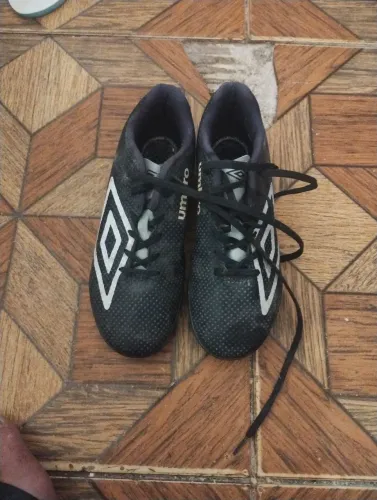 Chuteira umbro nova nunca foi usada
