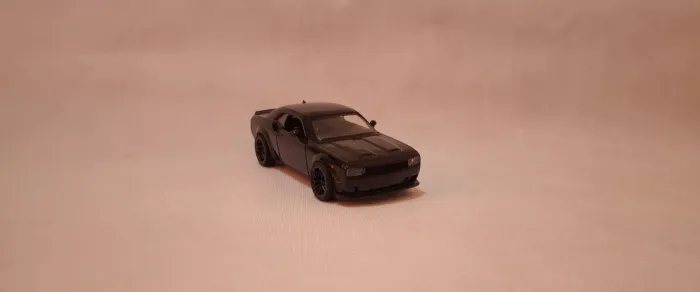 Dodge challenger em metal 