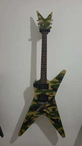 Guitarra Washburn modelo Dimebag