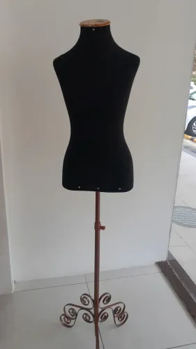 Vendo manequim busto com pedestal Rose!! Só R$280,00
