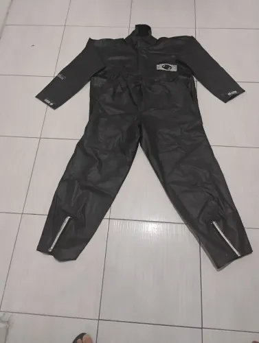 Duas capas de chuva para motoqueiro 