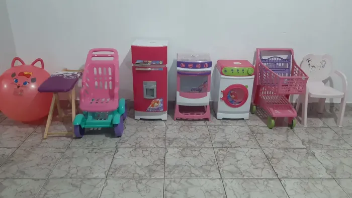 Lote de brinquedos para meninas.