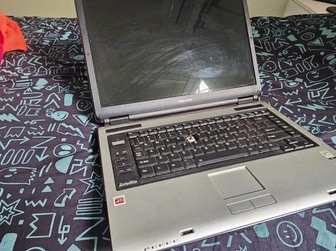 Notebook Toshiba Satelite Funcionando