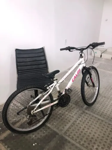 Bicicleta caloi aro 24 (usada)