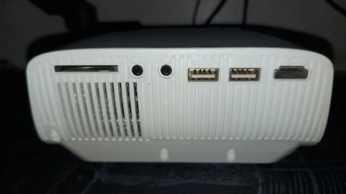 Projetor generico mini led com alta qualidade pouco usado