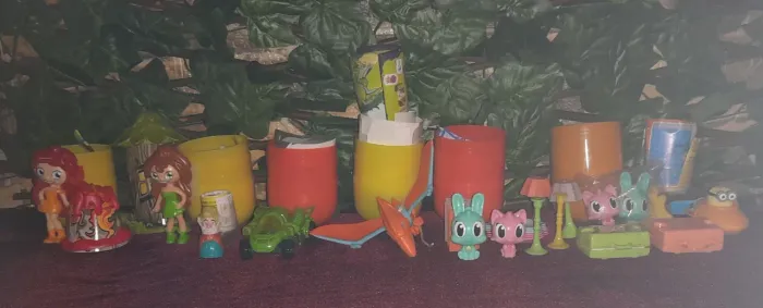 7 Potes de Brinquedo Kinder Ovo Páscoa/ Maxi (Antigos)