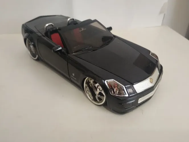 Hot Wheels 1/24 Cadillac xlr dropotaro miniatura automotivo