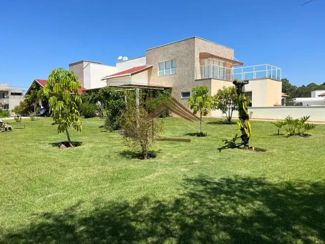 Casa de condomínio térrea para venda, possui 1.300m² e 3 quartos.