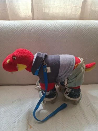 dinossauro de pelúcia da Criamigos,