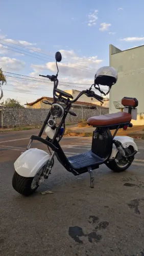 Scooter Elétrica Moto-Chefe X11 1000W, único dono, com só 2.000 km rodados.