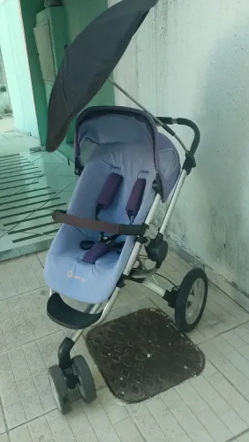 Carrinho de bebê quinny AZUL com guarda sol 