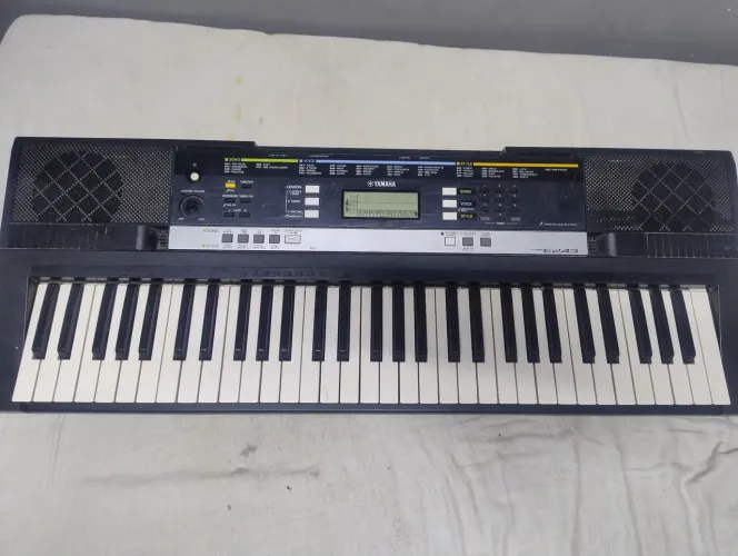Piano Yamaha PSR-E243
