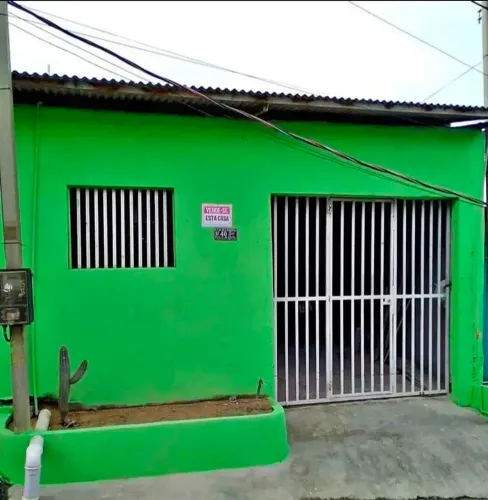 >Vende-se no BENGUÍ essa Casa.