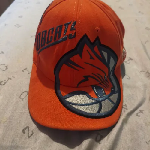 Boné Adidas edição especial Bobcats