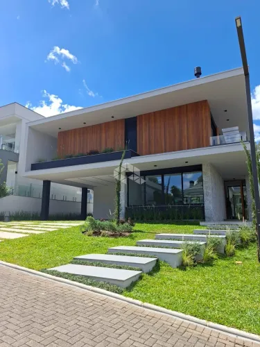 CASA COM 03 SUÍTES DE ALTO PADRÃO EM CONDOMINIO FECHADO
