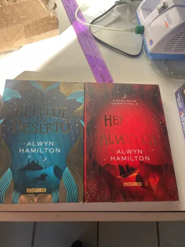Livros Série A Rebelde do Deserto - Alwyn Hamilton 