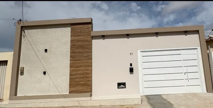 EXCELENTE OPORTUNIDADE - CASA COMPLETA EM LOCALIZAÇÃO PRIVILEGIADA EM IRECÊ 