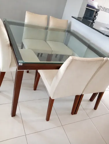 Mesa de jantar quadrada