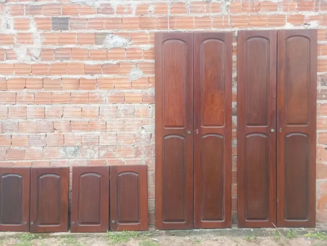 Portas de guarda-roupa