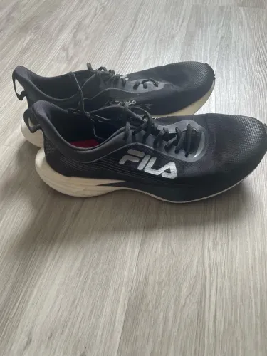 Tênis de corrida FILA- modelo KR6