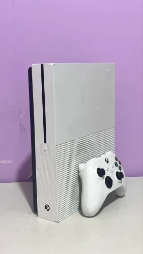 Xbox One S + Controle Xbox Series S - HÁ AVARIAS (LEIA A DESCRIÇÃO)