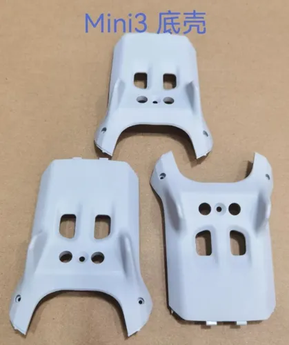 Carcaça inferior do DJI Mini 3, peça original desmontada.