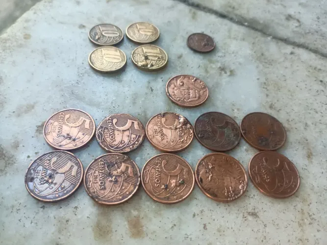 Vendo moedas com defeitos