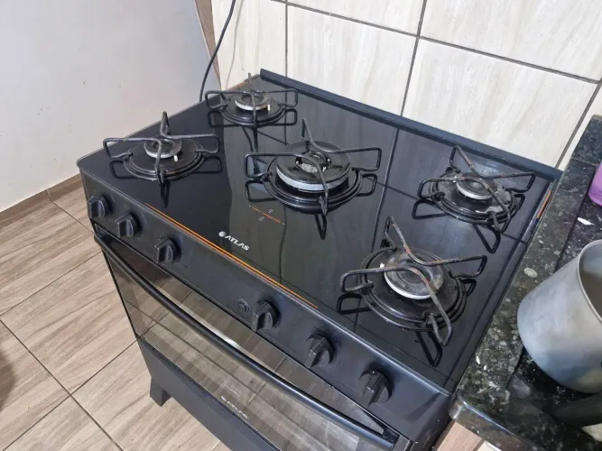 Fogao 5 bocas preto tudo funciona 