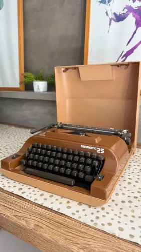 Máquina de Escrever Remington 25 Vintage com Maleta - Decoração / Cenário / Coleção