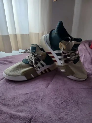 Tênis Adidas EQT