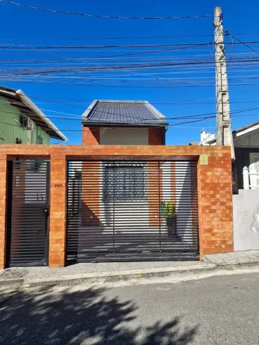 Sobrado para aluguel tem 51 metros quadrados com 1 quarto em Coqueiros - Florianópolis - S