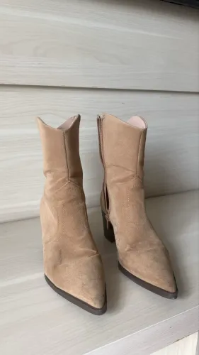 Bota de camurça caramelo tamanho 35