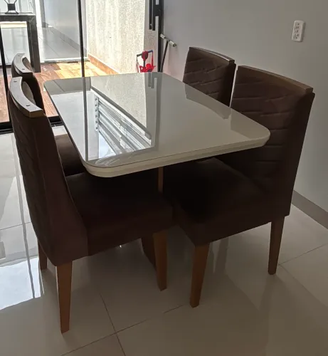 Mesa de jantar 4 cadeiras
