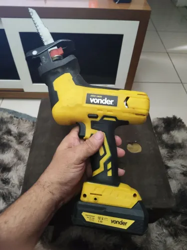 Serra Sabre a bateria Vonder
