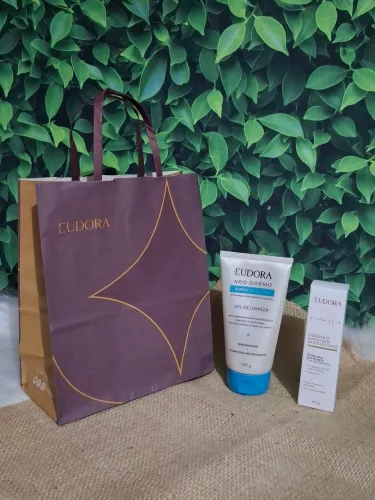 Combo de produtos de cuidado facial, com gel de limpeza e hidratante facial Eudora