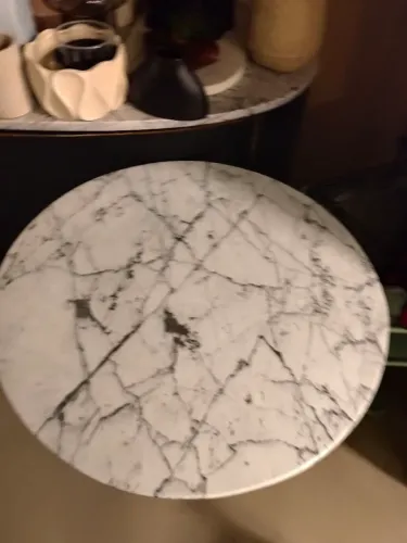 Mesa Saarinen mármore branco lindo.