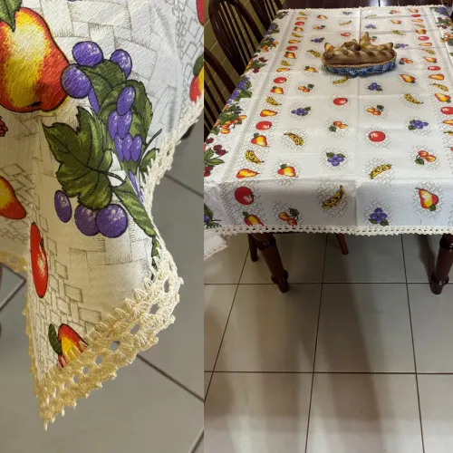 TOALHA DE MESA NOVA C/FRUTAS E BARRA DE CROCHÊ (1,65x1,55m )