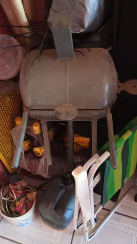 Churrasqueira a bafo com suporte para fica alto