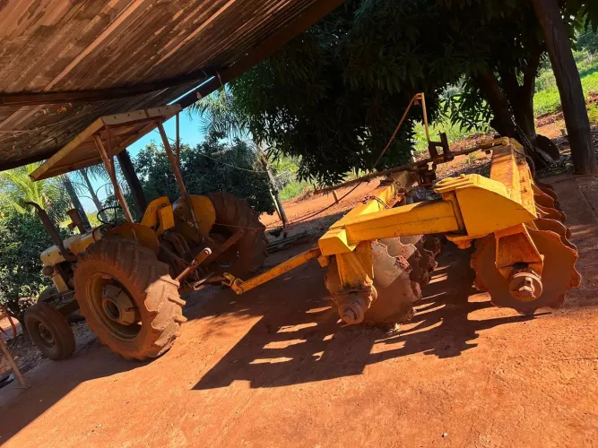 Vendo um trator Valmet 62id
